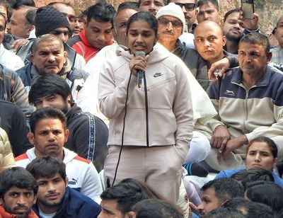 Babita Phogat Meets Protesting Wrestlers In Delhi With "Message From Centre"
