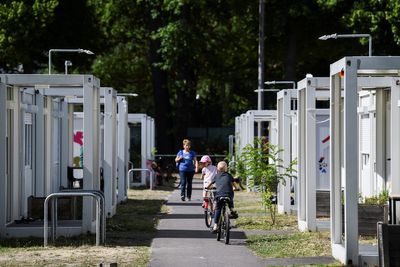 Migration drives German population to record high in 2022