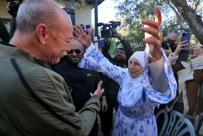 Arab-Israeli freed after serving 40 years for killing soldier