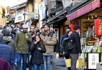 Overseas visitor numbers increase for 1st time in 3 years