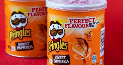 Mum told to stop Pringles in her son's packed lunch as they 'make classmates jealous'