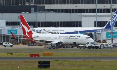 Qantas flight from Auckland lands safely in Sydney after issuing mayday call