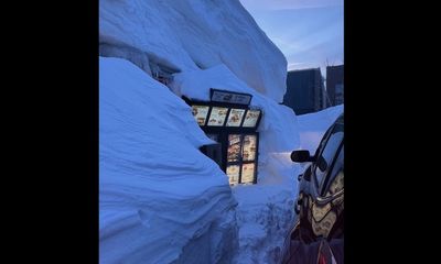 In California ski town, fast-food restaurant resembles snow cave
