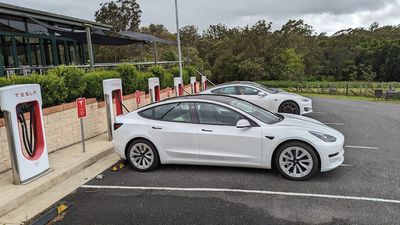 Electric vehicle charging infrastructure in regional NSW falls short over holidays