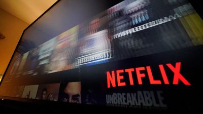 Netflix's 4Q subscribers surge, long-time CEO passes baton