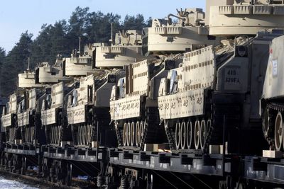 U.S. to send hundreds of armored vehicles, rockets to Ukraine
