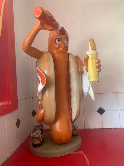 Stolen hot dog statue returned to WVa restaurant owner