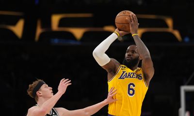 LeBron James still leads everyone in All-Star voting