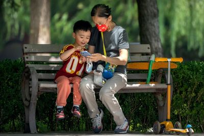 China keeping 1 hour daily limit on kids' online games