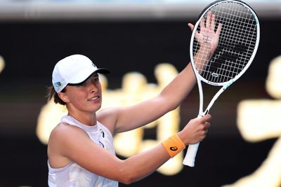 Ruthless Swiatek leads charge into Australian Open last 16