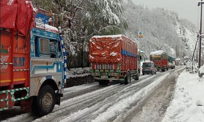 Jammu & Kashmir: Traffic Advisory To Bharat Jodo Yatra Participants Amid Snowfall On Jammu-Srinagar Highway