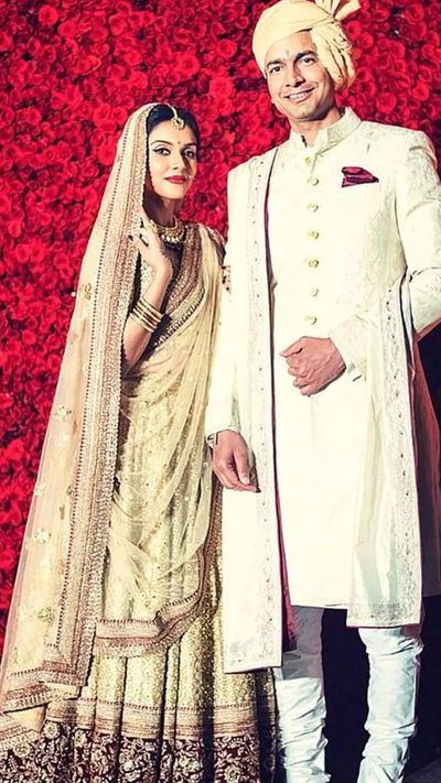 Wedding anniversary special! Asin-Rahul's adorable pictures