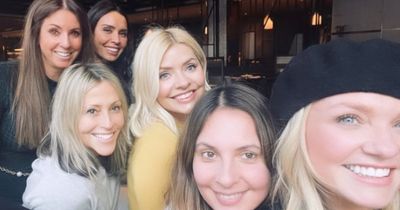 Holly Willoughby fans issue demand as they spot problem with image of her with famous girl 'gang'