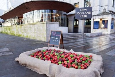 More than 1,000 ‘rotting apples’ dumped outside Scotland Yard in Met Police ‘misogyny’ protest