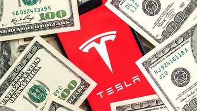 Stock Market Recoups Losses; Wedbush's Bullish Call On Tesla; Gold Rally Eyes $2,000; Netflix Adds Subs