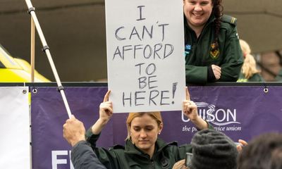 NHS ambulance workers announce fresh strike dates as pay row escalates