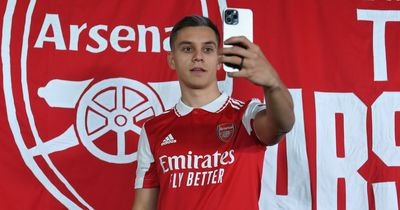 Chelsea star sends Leandro Trossard three-word message after completing Arsenal transfer