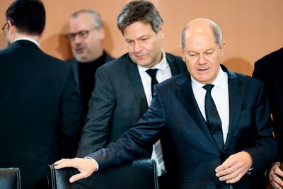 Germany drags feet on decision to send tanks Ukraine desperately craves
