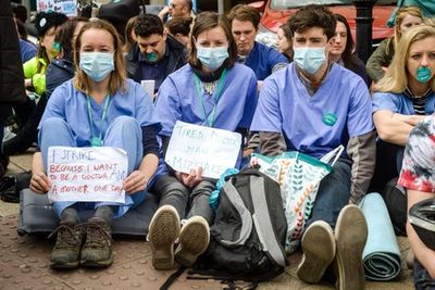 Junior doctors in England overwhelmingly back strike action in pay dispute