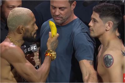 UFC 283 video: Deiveson Figueiredo brings banana to final faceoff with Brandon Moreno