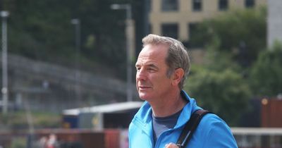 Robson Green reveals he booted the booze after a 'certain look on his mother's face'