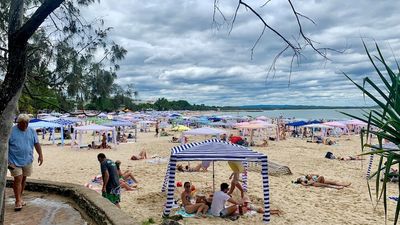 Beach cabanas increase in popularity causes issues for Noosa Heads surf lifesavers