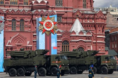 Kremlin stays silent on missile systems seen on Moscow rooftops
