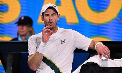 Australian Open: Bautista Agut beats gutsy Murray, Djokovic through – as it happened