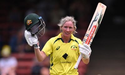 Beth Mooney century leads Australia to 101-run win over Pakistan