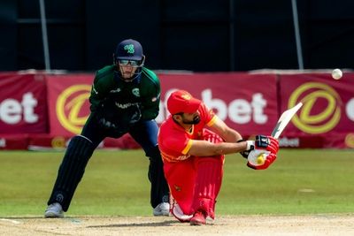Raza replaces injured captain Ervine as Zimbabwe opt to bowl