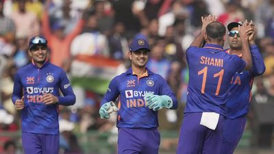 2nd ODI: Pacers shine as India bundle out New Zealand for 108