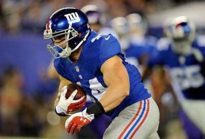 Emmitt Smith visits ex-Giants RB Peyton Hillis in hospital