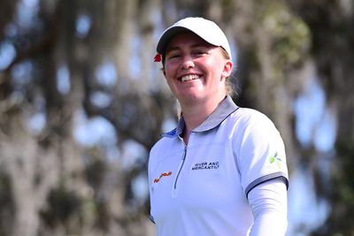 Why is Gemma Dryburgh wearing a blank hat at the LPGA Tournament of Champions? It’s time to get paid