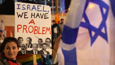 Over 100,000 protest against Netanyahu's government in Israel