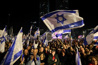 Former PM joins mass rally against Israel govt