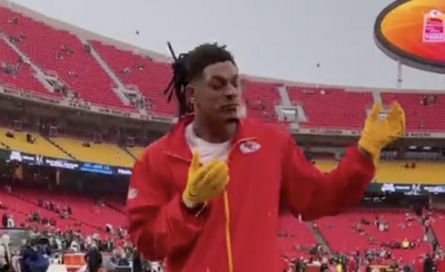 The Chiefs’ Isiah Pacheco delightfully danced his heart out as snow fell before Jaguars game