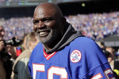 Lawrence Taylor joked he’d put his pads on as his Giants got wrecked vs. the Eagles