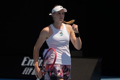 Wimbledon champion Elena Rybakina bundles Iga Swiatek out of Australian Open 2023