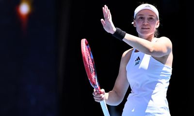 Elena Rybakina stuns world No 1 Iga Świątek to reach Australian Open quarter-finals