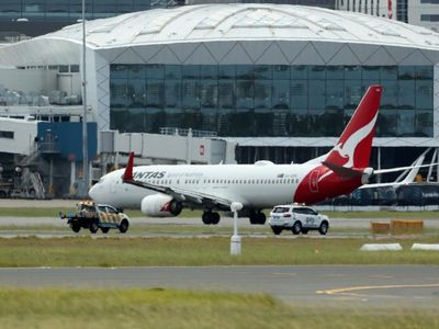 Qantas flight forced to turn back to Fiji