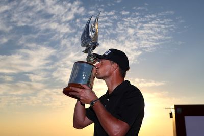 Victor Perez survives late scare to win in Abu Dhabi after brilliant bunker shot