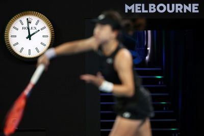 Azarenka fights her way into Australian Open quarters -- at 2:17am