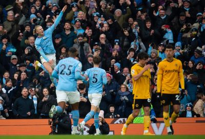 Erling Haaland treble helps Manchester City keep pressure on Arsenal