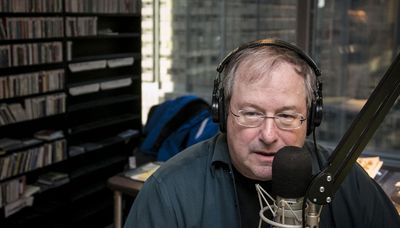 WXRT host Lin Brehmer dies at 68