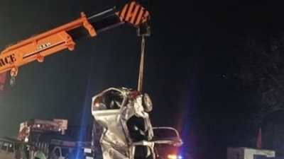 Six killed as truck hits car, runs over pedestrians on Lucknow-Kanpur highway