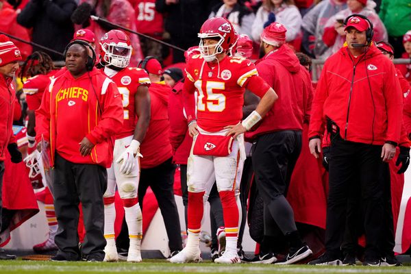 Mahomes plays through ankle injury in Chiefs' win over Jaguars - Chicago  Sun-Times