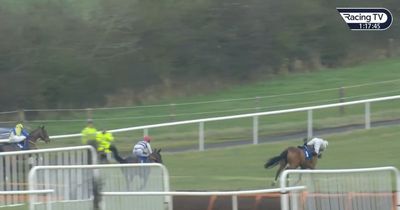 Paul Townend incredibly stays on horse after error and goes on to win race at Thurles