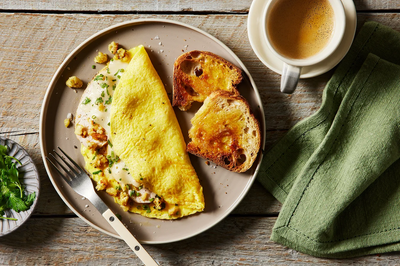 How to make an omelet, according to pros