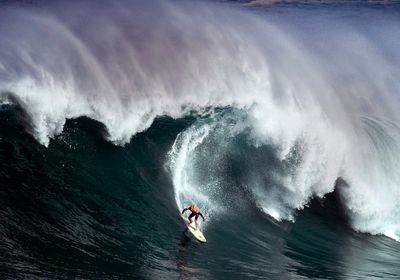 Huge waves bring Hawaii surf contest The Eddie after hiatus
