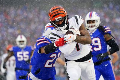 20 picturesque photos of a snowy NFL playoff game between the Bills and Bengals